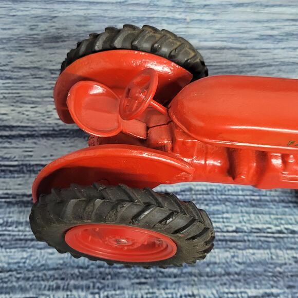 Vintage Scale Models 1/16 Scale IH Farmall die-cast n/frontend tractor red/black - Picture 4 of 10